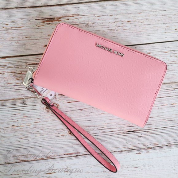 Michael Kors Handbags - Michael Kors Jet Set Travel Phone Holder Wristlet